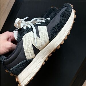 Women’s New Balance 327